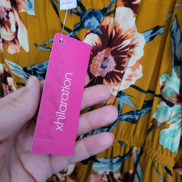 MAXI DRESS. High low . New with tags. - Picture 3 of 6